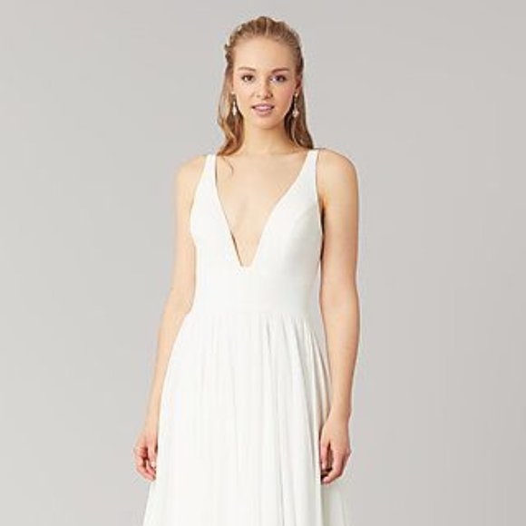 Dresses & Skirts - Chiffon Open-Back Wedding Dress